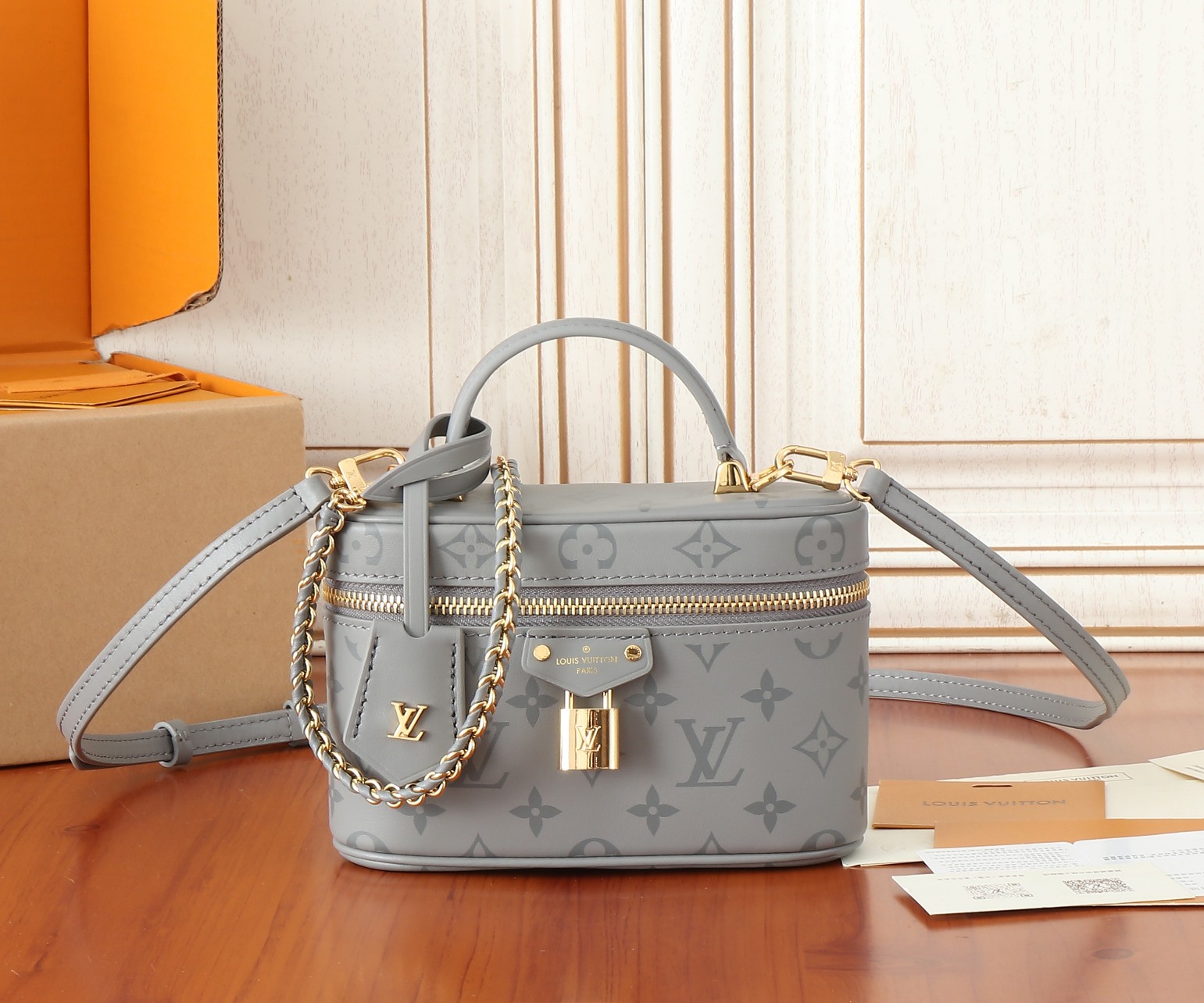 Louis Vuitton Vanity Chain Pouch M12427