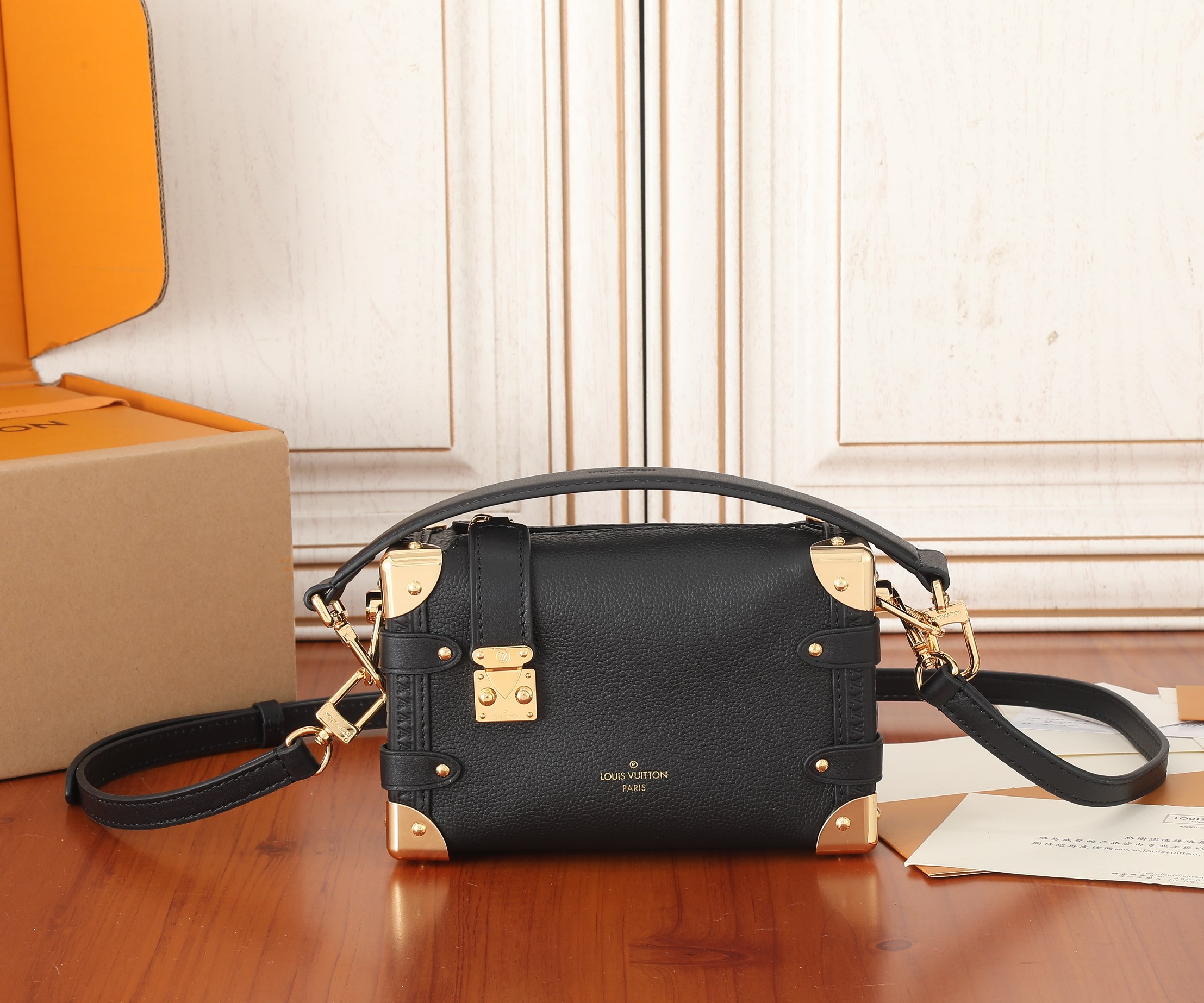 Side Trunk Small Crossbody Bag
