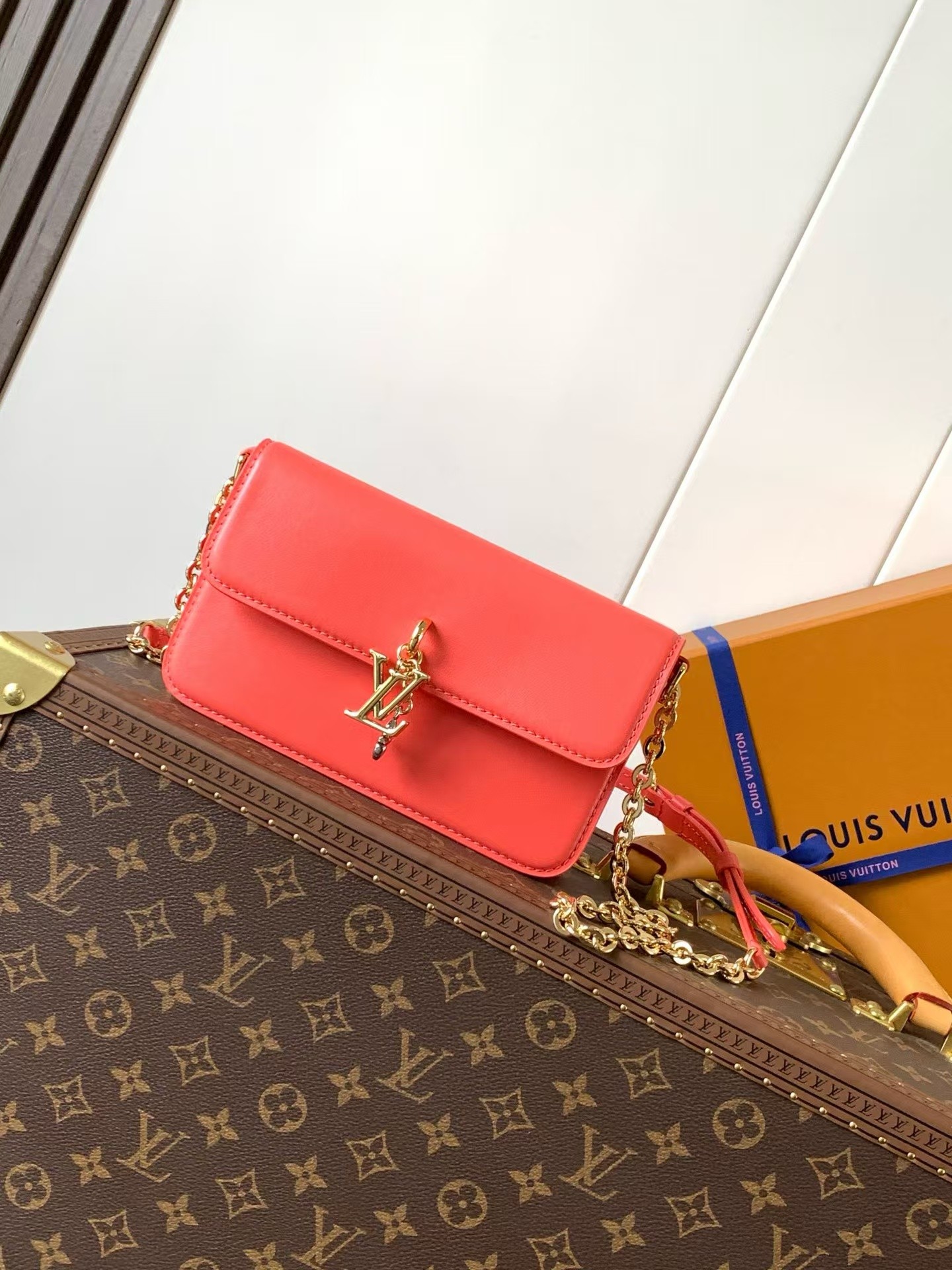 Louis Vuitton LV Bloom Wallet On Chain M14548