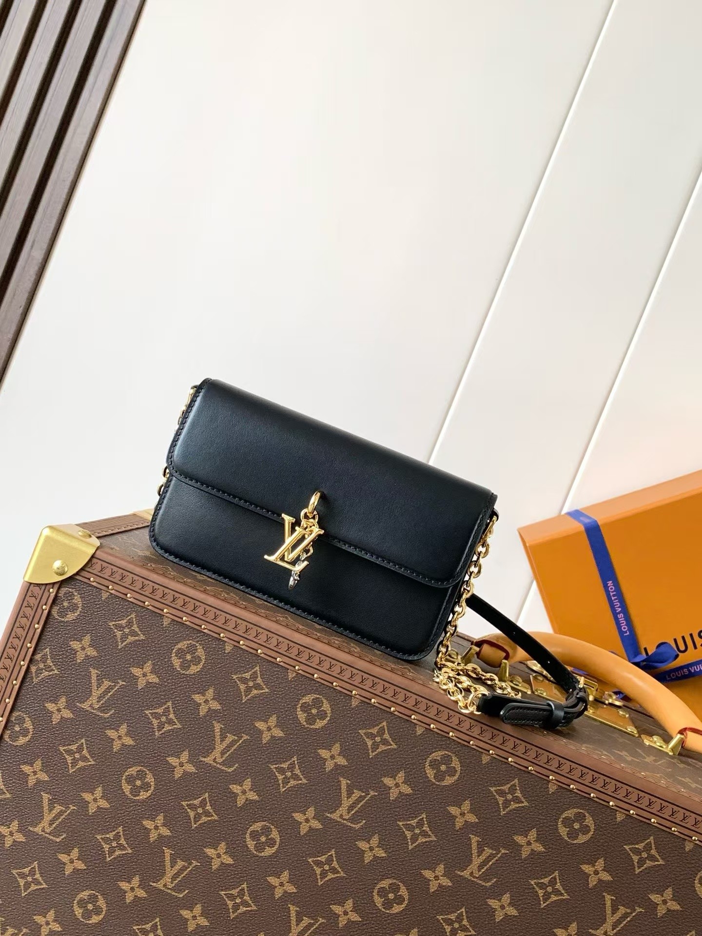 Louis Vuitton LV Bloom Wallet On Chain Crossbody Bag M14564