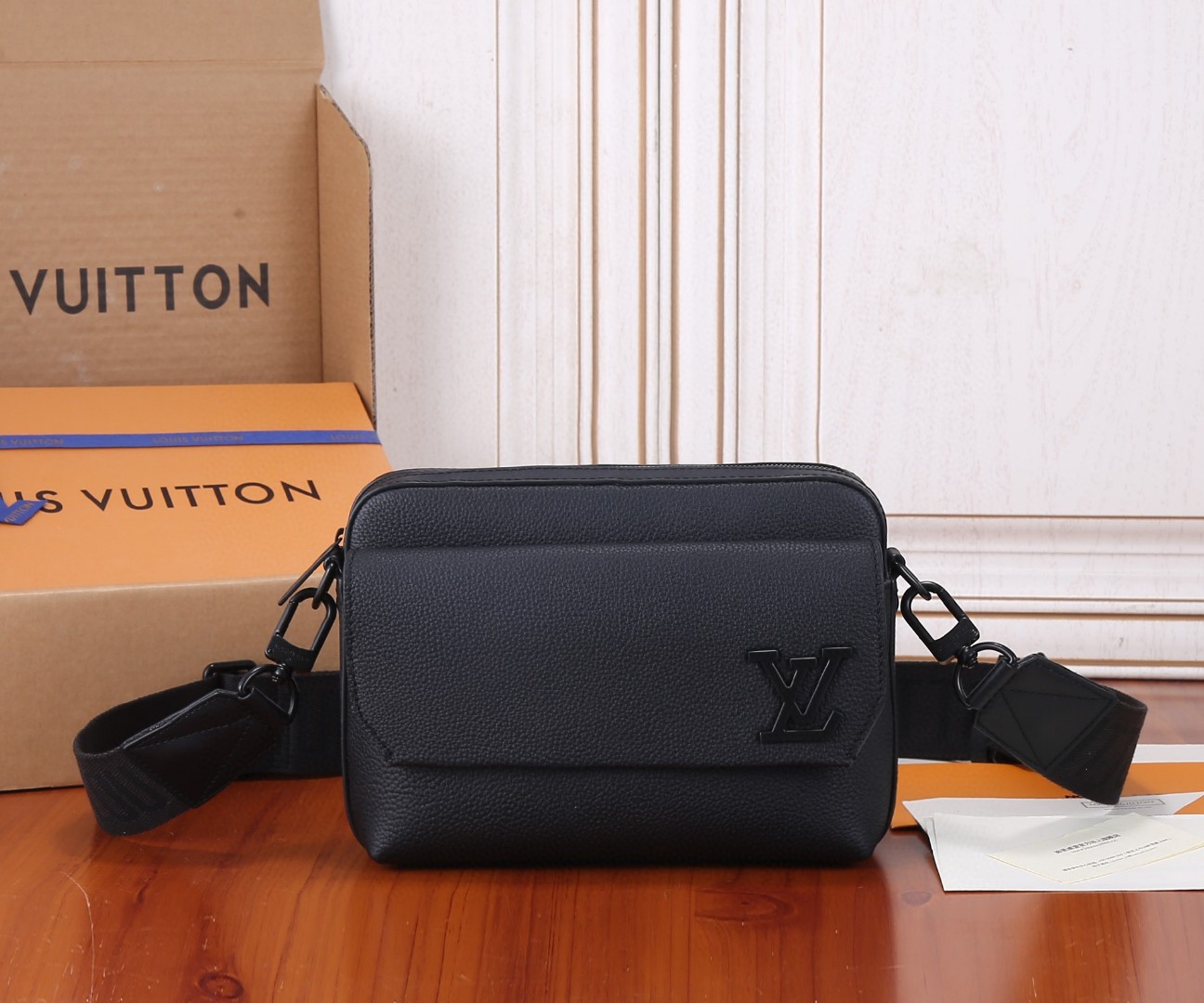 Louis Vuitton Fastline Messenger Bag M22482