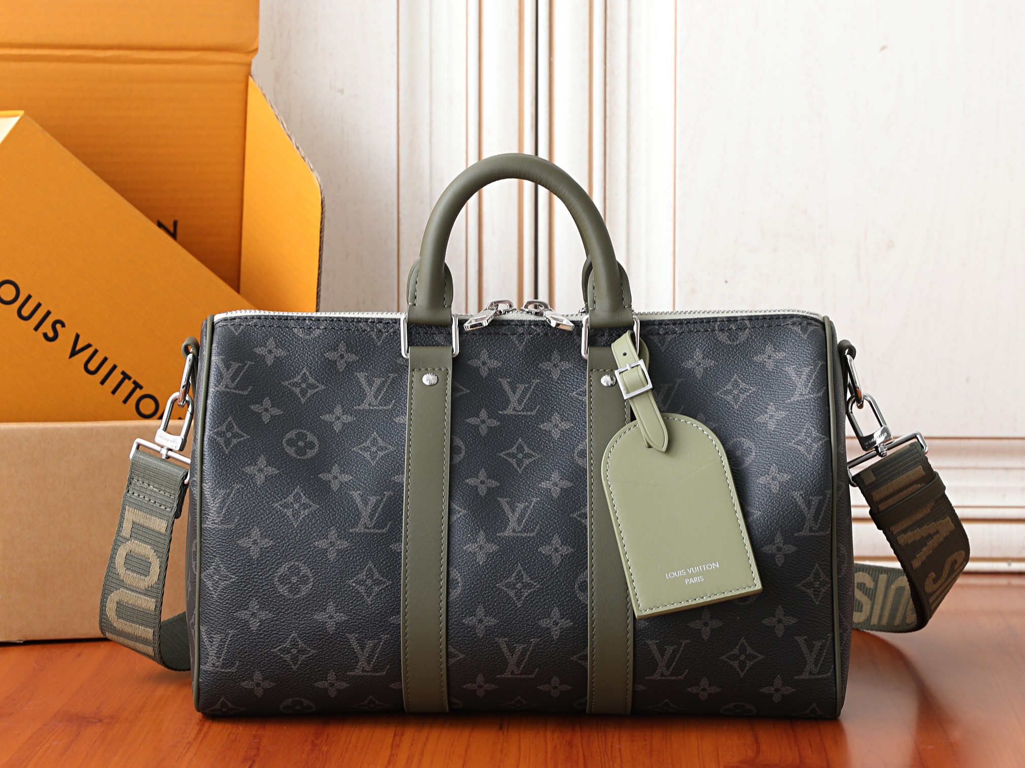 Louis Vuitton Keepall Bandoulière 35 Travel Bag