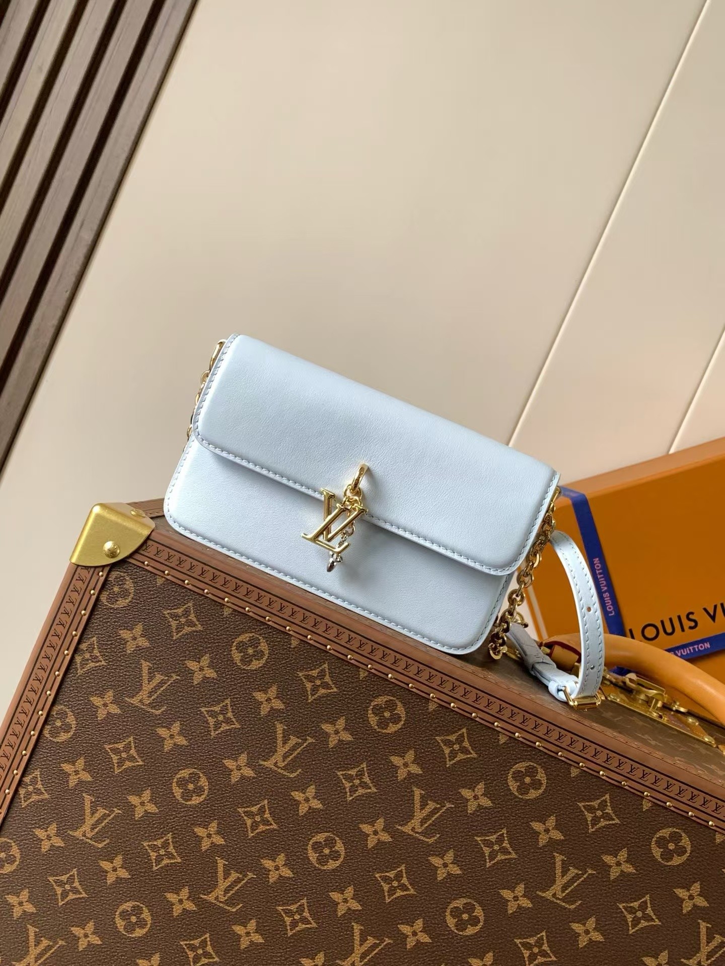 Louis Vuitton LV Bloom Wallet On Chain M14547