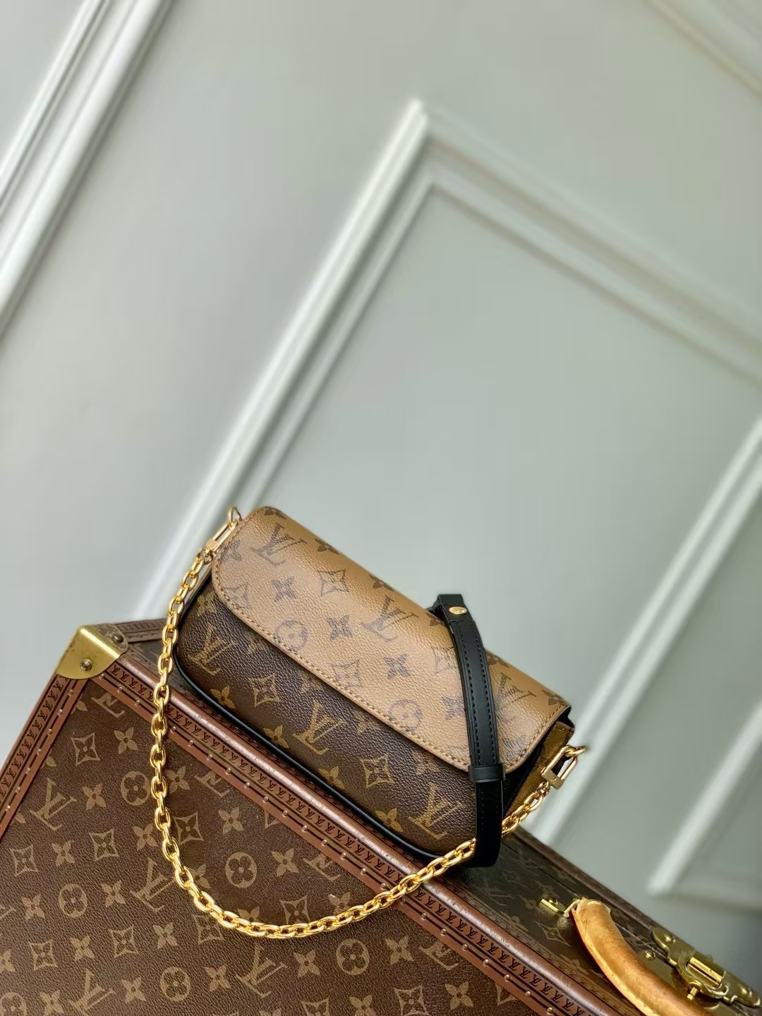 Louis Vuitton Wallet On Chain Ivy Monogram Reverse Shoulder Bag M26587