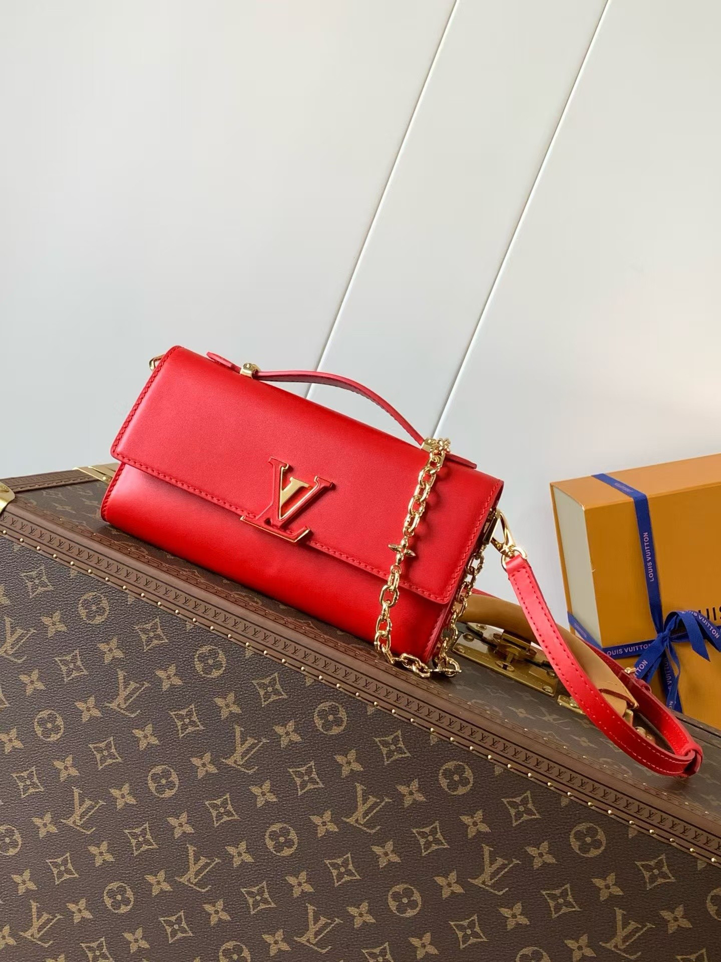Wallet On Chain Capucines Crossbody Bag