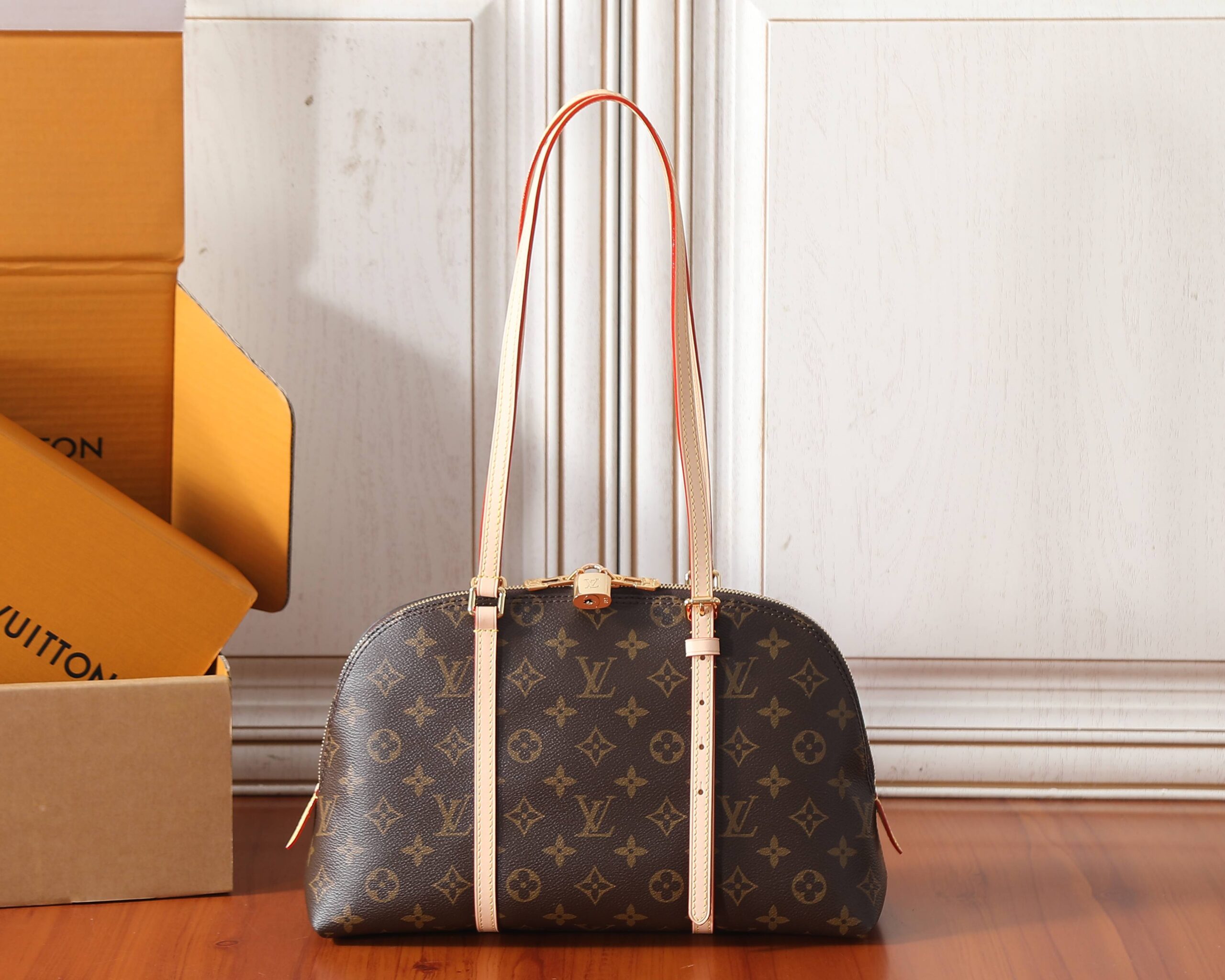 Louis Vuitton Squire Monogram Handbag