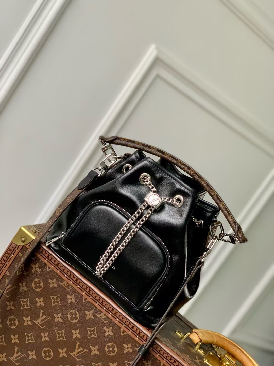 Louis Vuitton LV Vibe Noé Crossbody Bag M14377