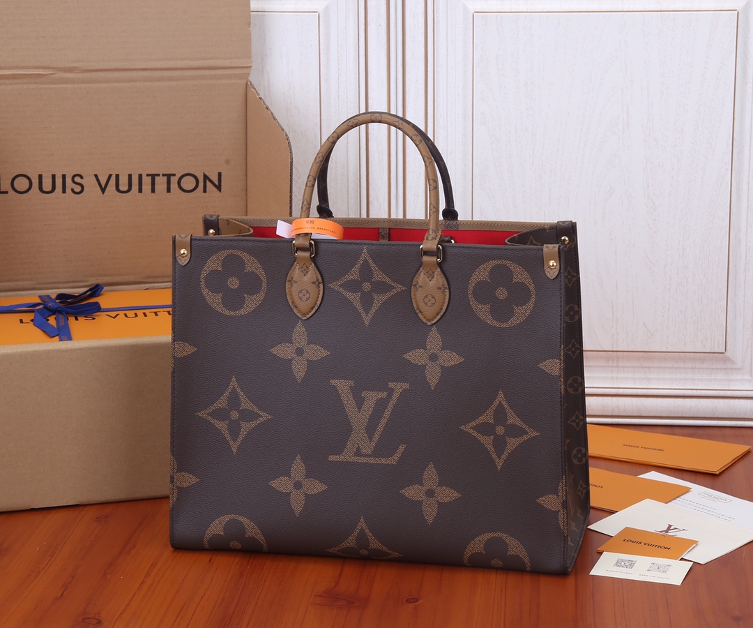 Louis Vuitton Onthego Tote Bag in Monogram Giant Canvas