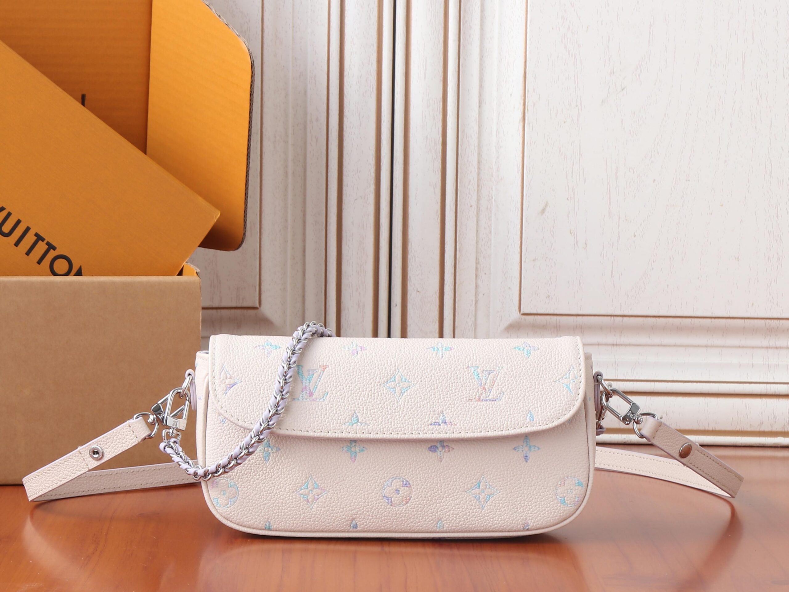 Louis Vuitton Wallet On Chain Ivy in Monogram Empreinte Leather