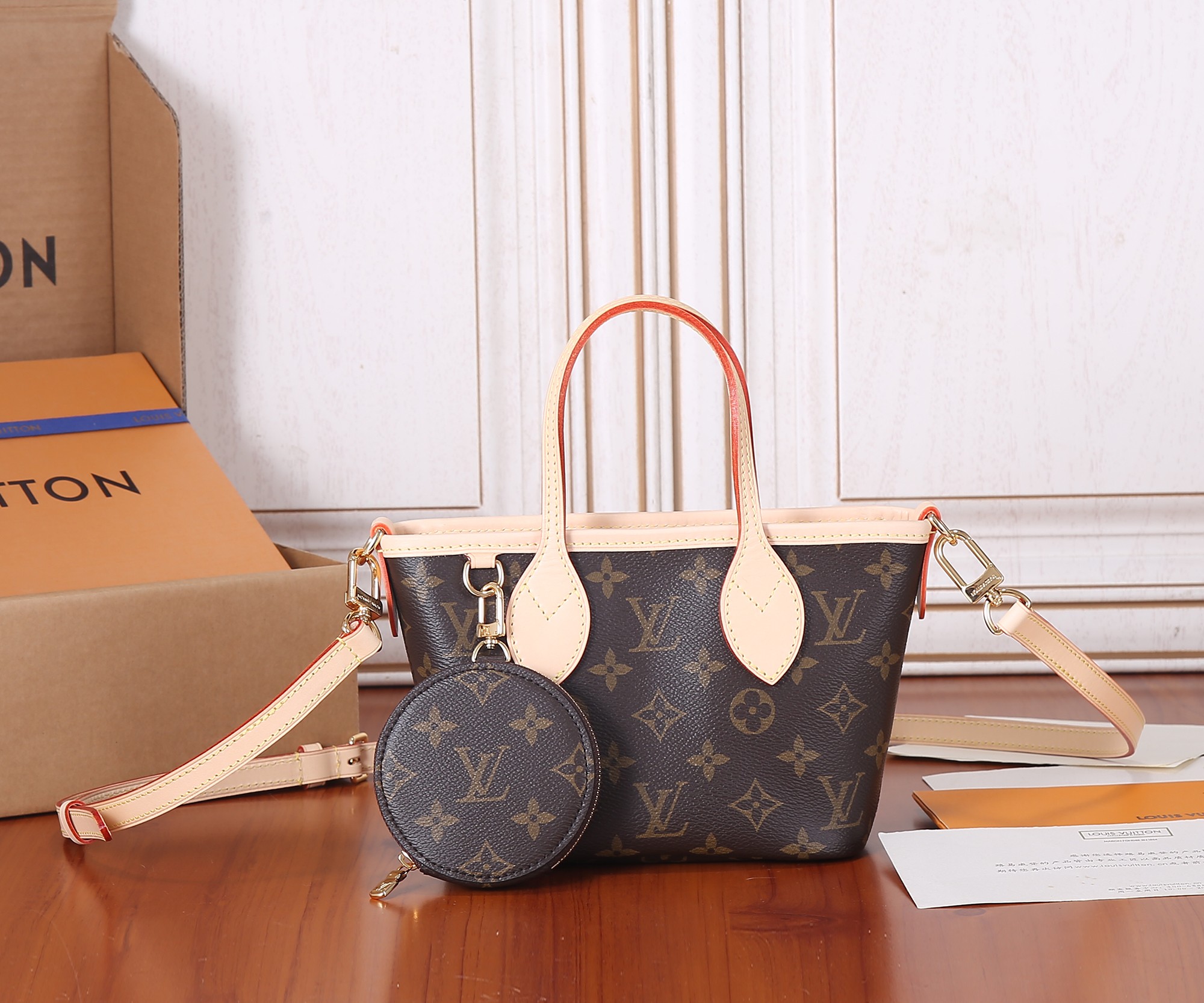 Structured Handbag with Adjustable Shoulder Strap