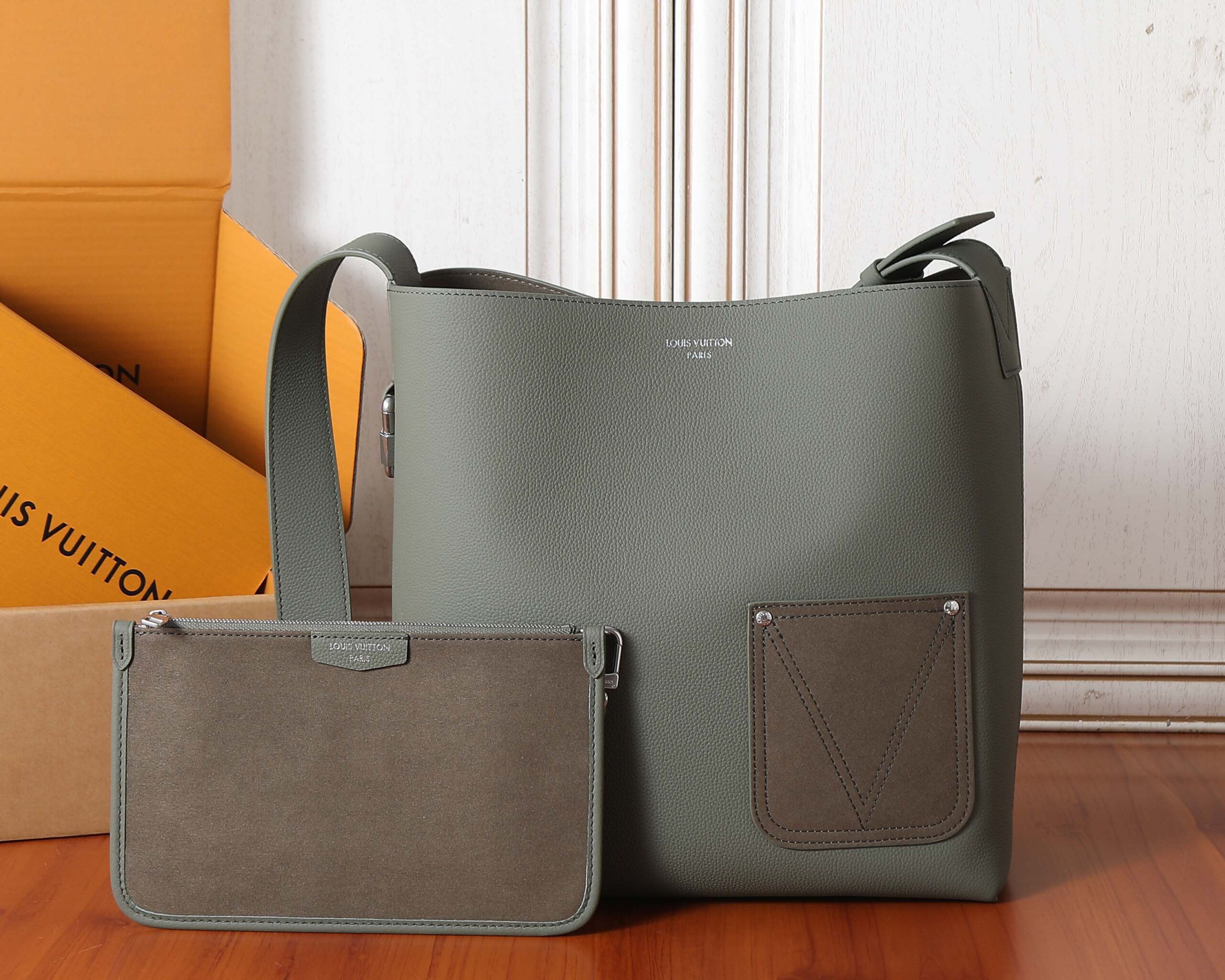 Louis Vuitton Verso Hobo Bag M26747