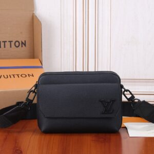 Louis Vuitton Fastline Messenger Bag M22482
