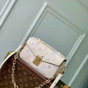 Pochette Métis East West Monogram Shoulder Bag