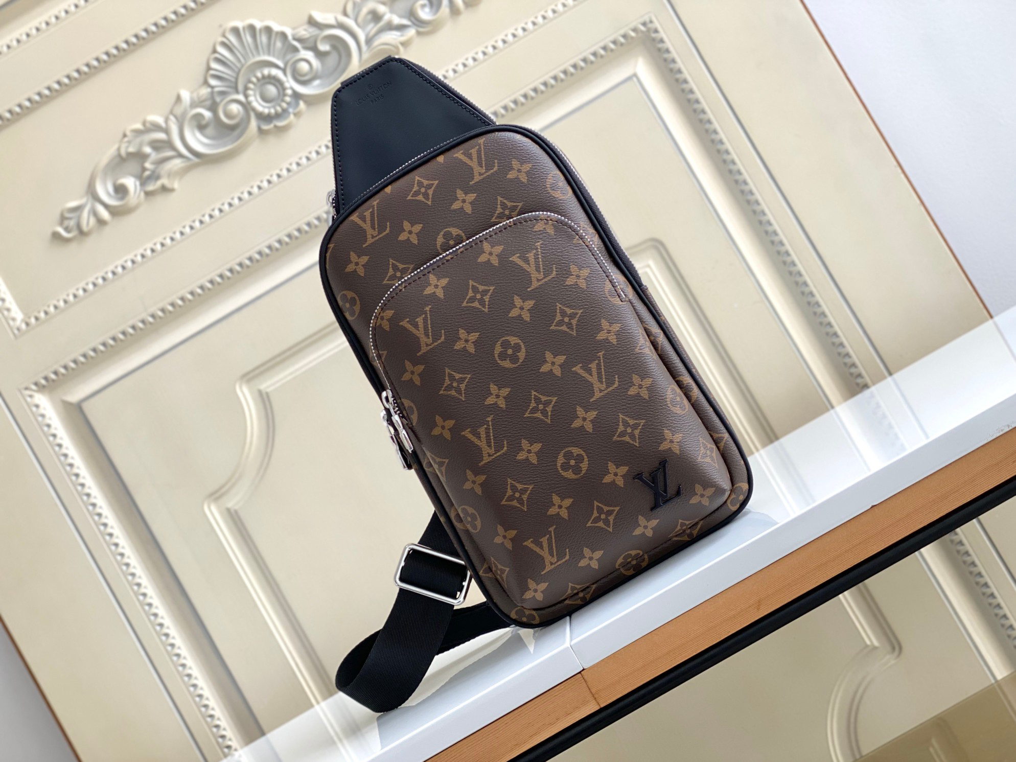 Avenue Damier Graphite Shoulder Bag