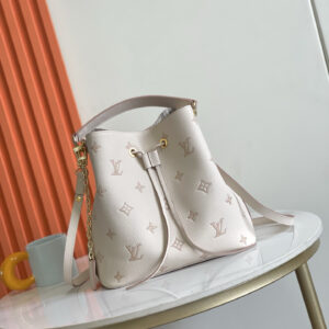 NéoNoé MM Shoulder Bag in Monogram Empreinte Leather