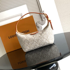 Pochette Hills Canvas Handbag M29879
