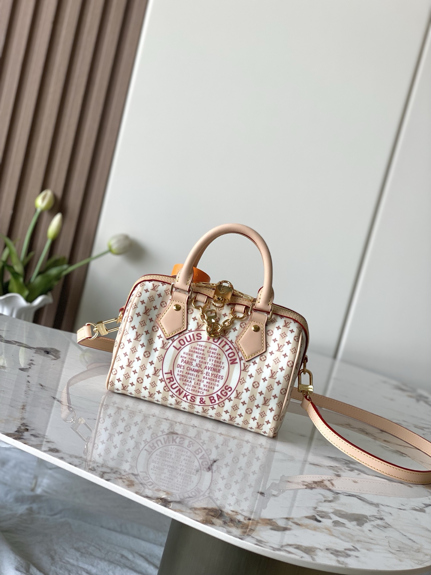 Speedy Bandoulière 20 Canvas Crossbody Bag in Beige
