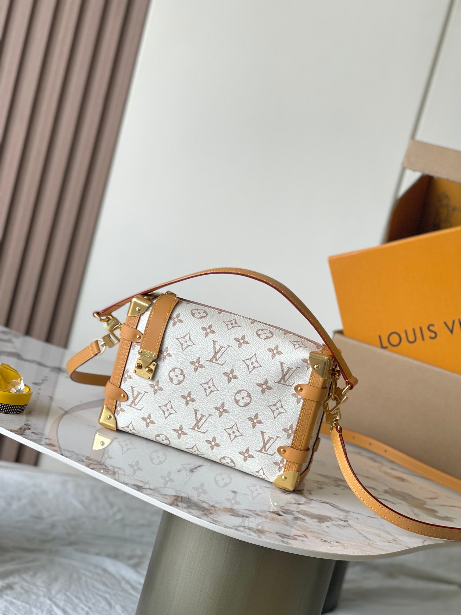 SIDE TRUNK Medium Crossbody Bag