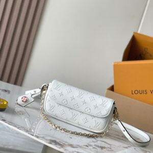 Sac Recoleta Leather Crossbody Bag
