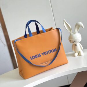 Louis Vuitton Leather Handbag M24457