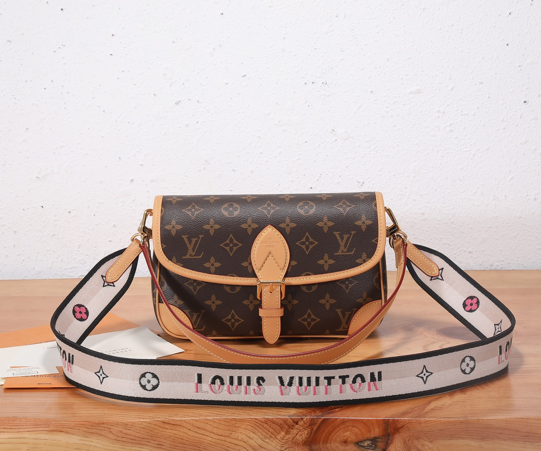 Louis Vuitton Diane Crossbody Bag M45985