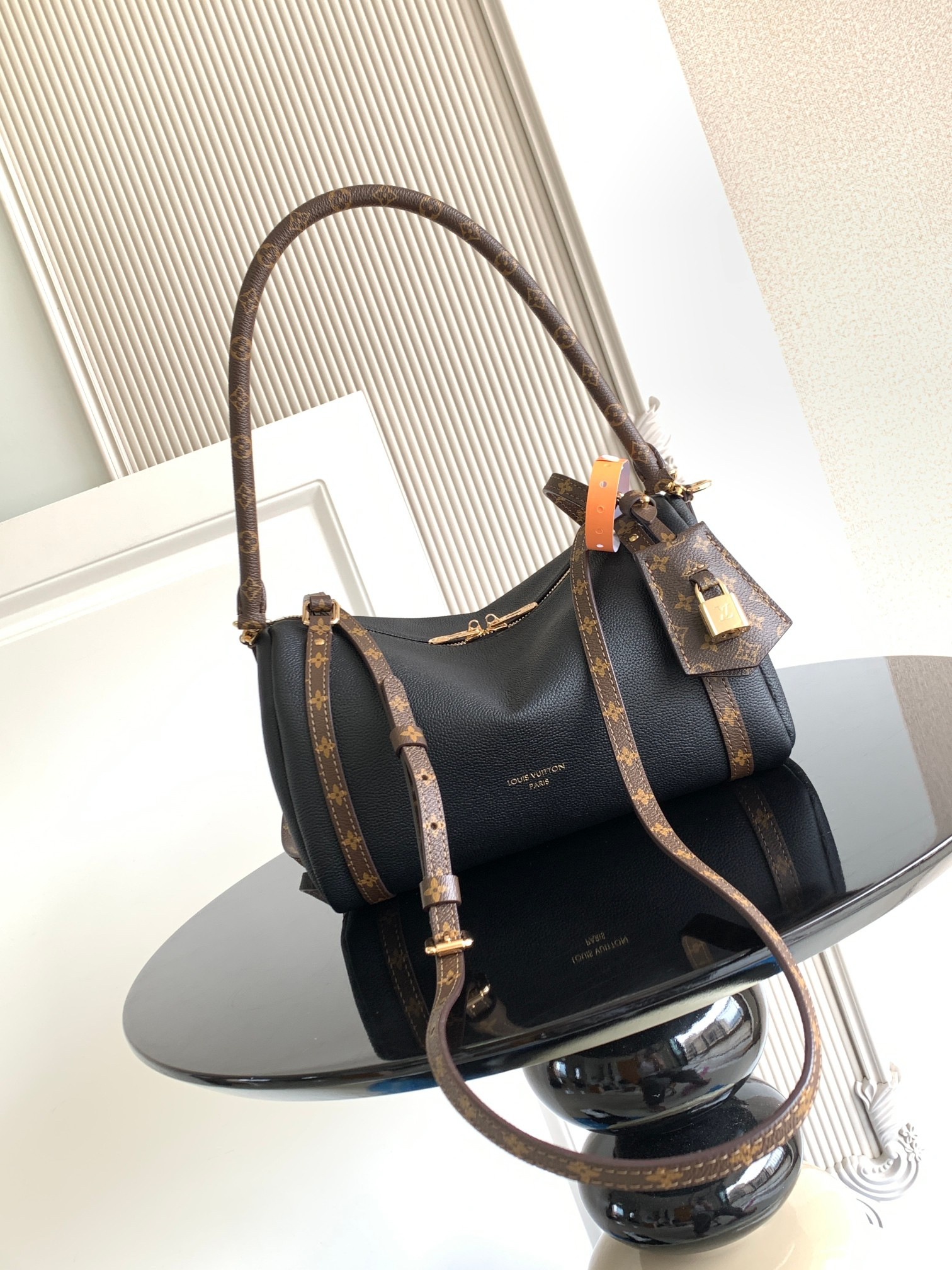 Express Small Handbag in Cowhide Leather