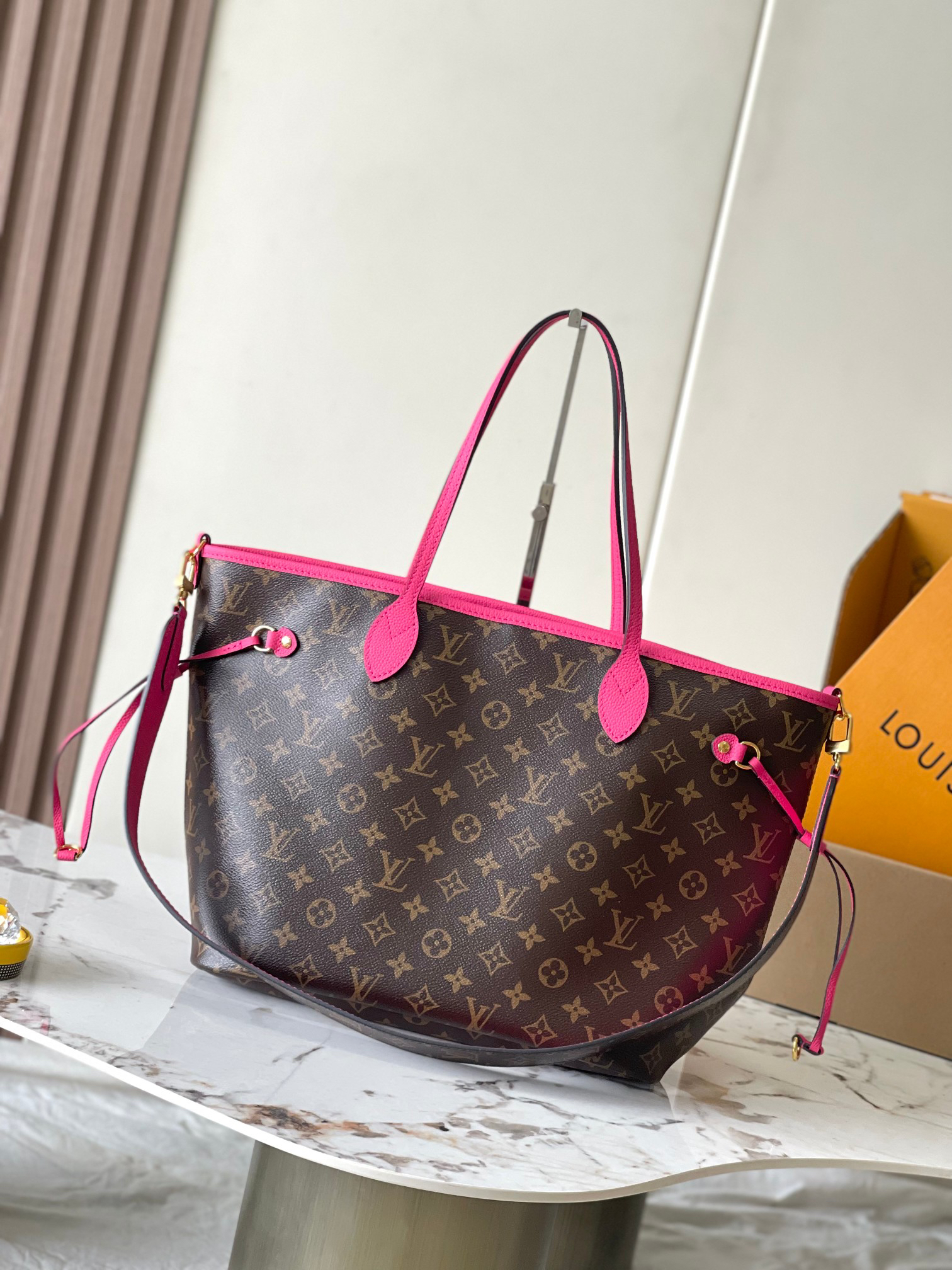 Louis Vuitton Neverfull Bandoulière Inside Out GM Tote Bag