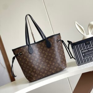 Louis Vuitton Neverfull MM Tote Bag in Damier Azur Canvas