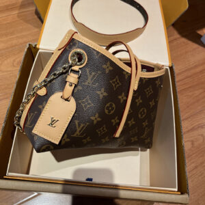 Louis Vuitton Carryall BB M13014
