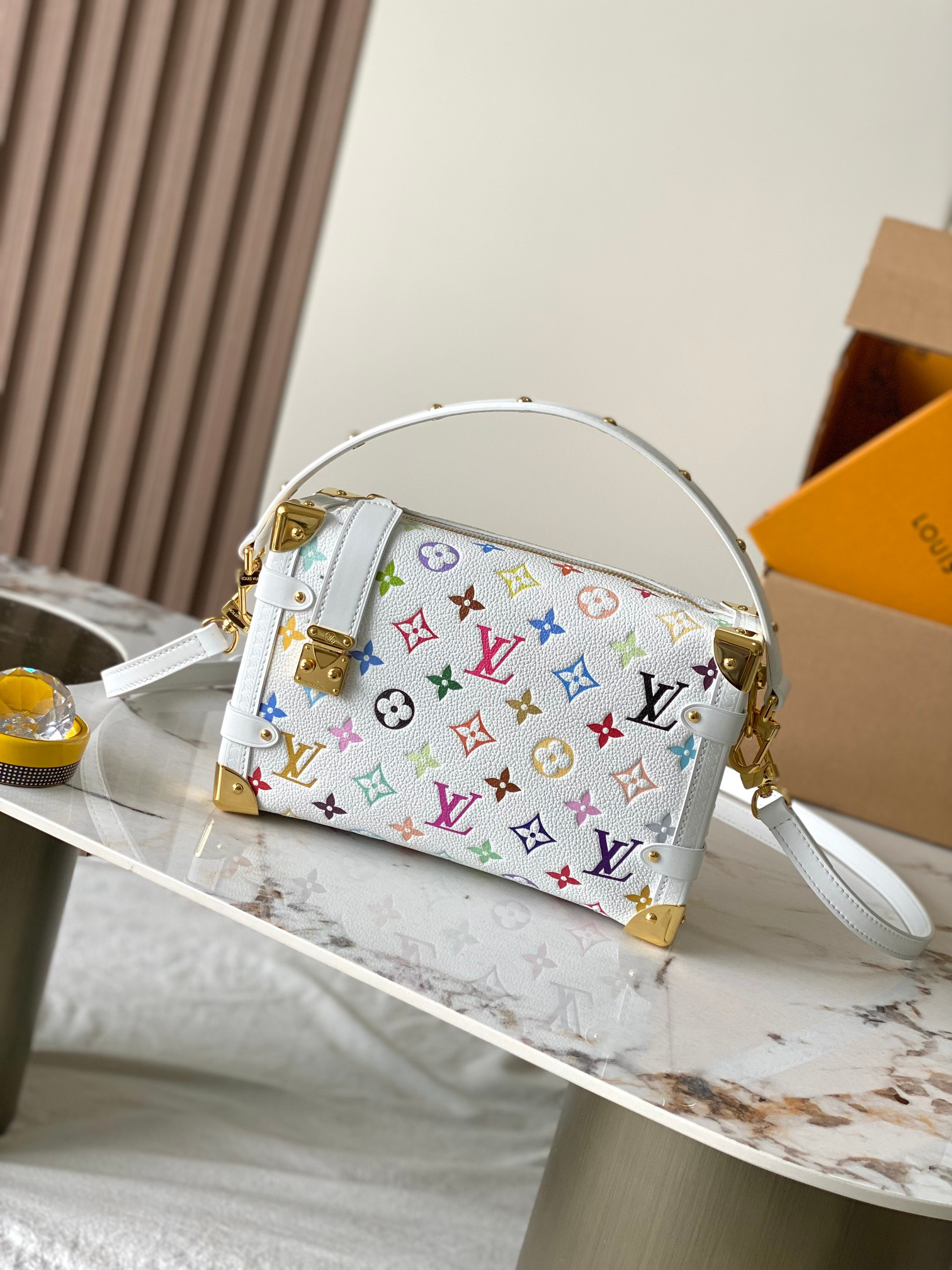 Side Trunk Medium Shoulder Bag