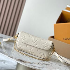 Wallet On Chain Crossbody Bag