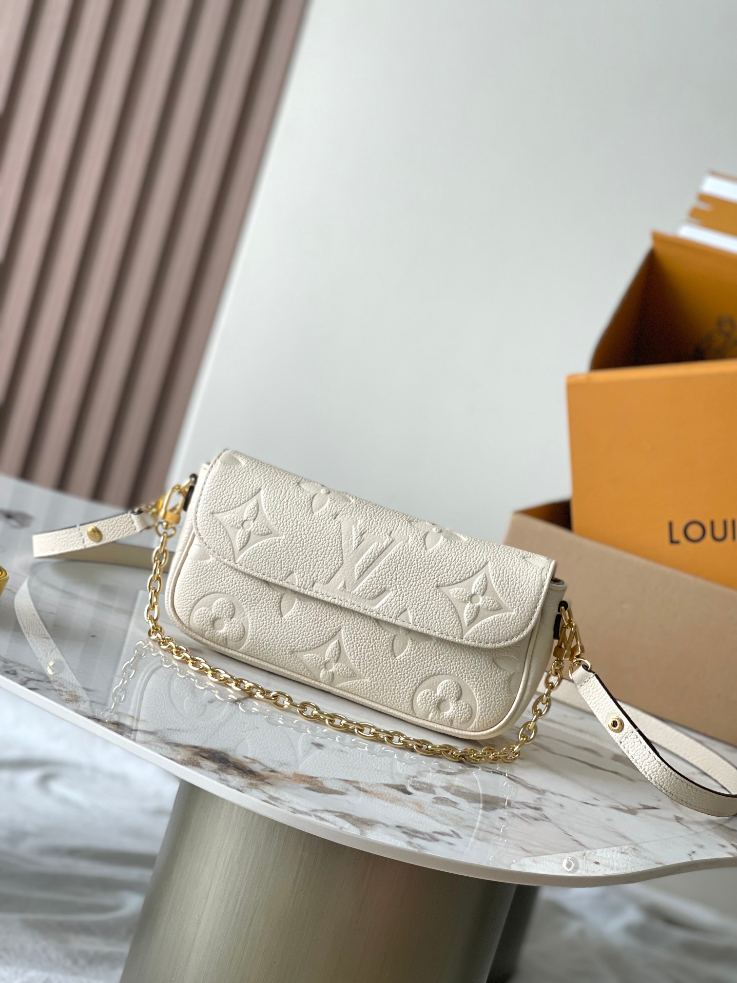 Wallet On Chain Crossbody Bag
