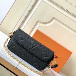 Monogram Wallet on Chain Crossbody Bag M82154 / M82211