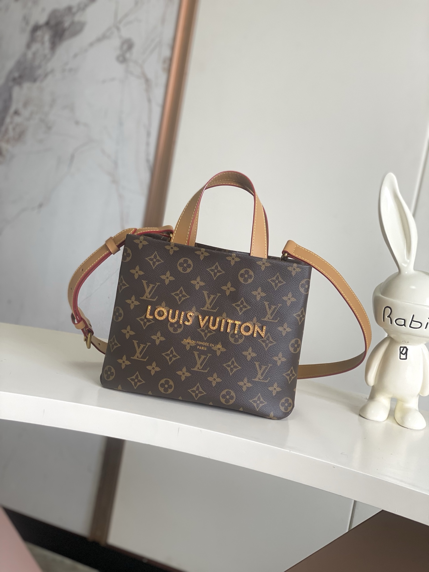 Medium Louis Vuitton-Inspired Leather Handbag with Detachable Shoulder Strap
