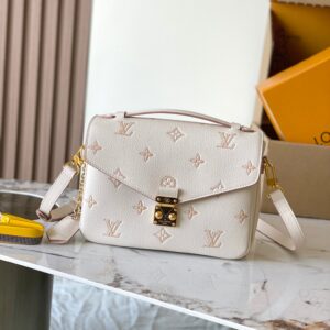 Pochette Metis MM Crossbody Bag