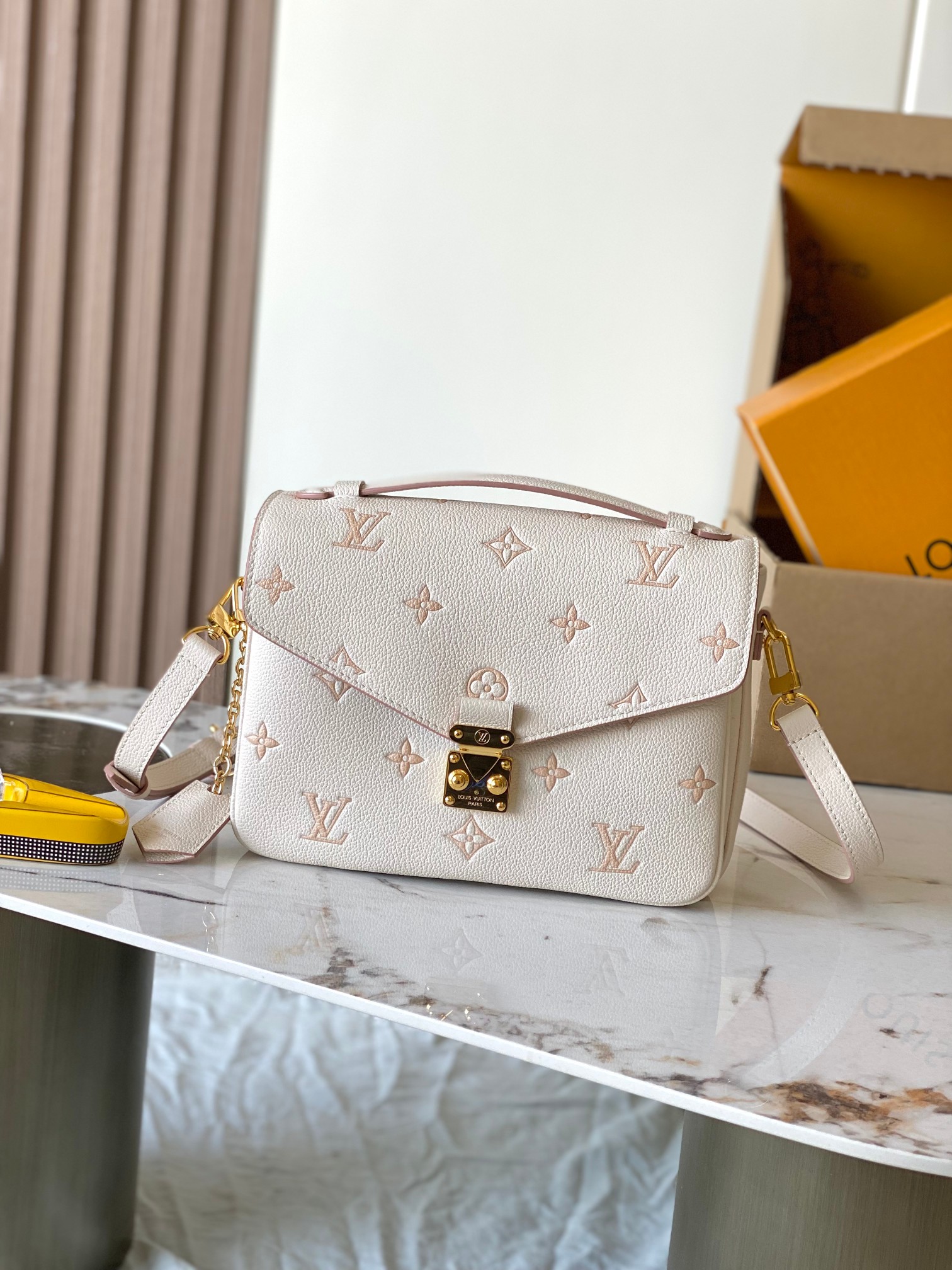 Pochette Metis MM Crossbody Bag