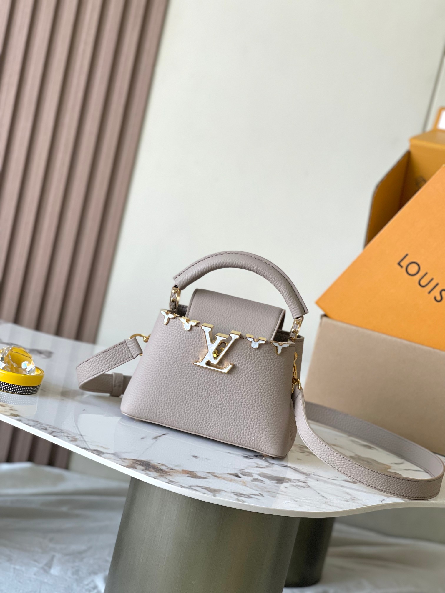 Capucines Mini Leather Crossbody Bag