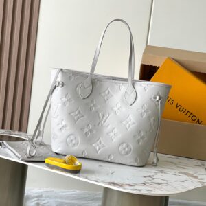 Louis Vuitton Neverfull Medium Tote Bag