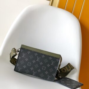 Louis Vuitton Gaston Wearable Wallet Pochette Voyage