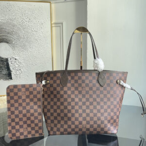 Louis Vuitton Neverfull MM Tote Bag in Damier Ebene Canvas