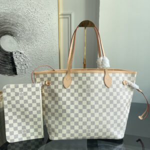 Louis Vuitton Neverfull MM Tote Bag in Damier Ebene Canvas