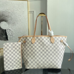 Louis Vuitton Neverfull MM Tote Bag in Damier Ebene Canvas