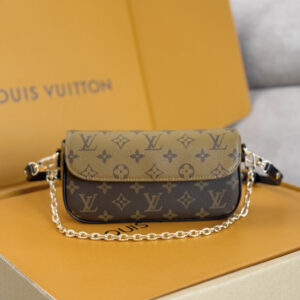 Louis Vuitton Wallet On Chain Ivy Monogram Canvas Bag M81911