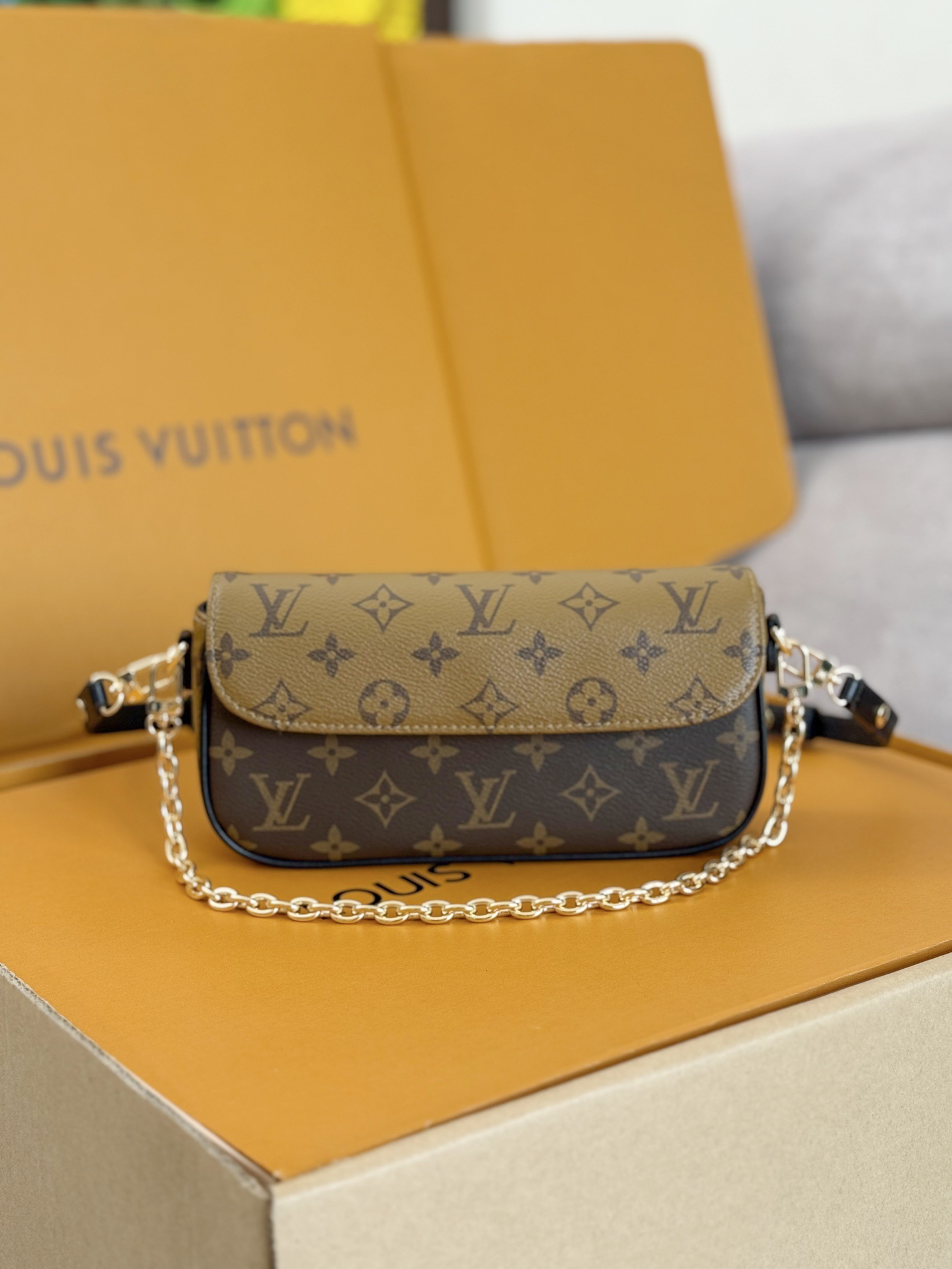 Louis Vuitton Wallet On Chain Ivy Monogram Canvas Bag M81911