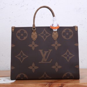 Louis Vuitton Onthego Tote Bag in Monogram Giant Canvas