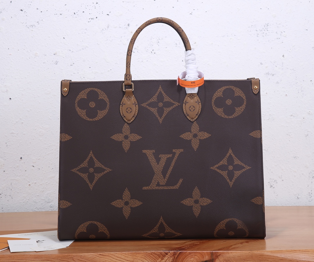Louis Vuitton Onthego Tote Bag in Monogram Giant Canvas