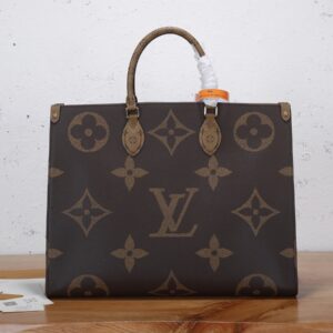Louis Vuitton Onthego Tote Bag in Monogram Giant Canvas