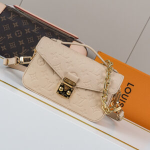 Louis Vuitton Pochette Métis East West Shoulder Bag in Sand