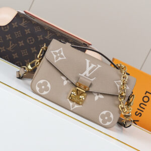 Louis Vuitton Pochette Métis East West Shoulder Bag