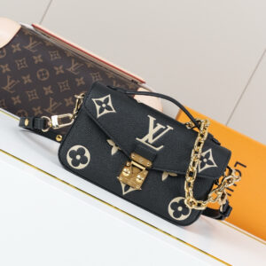 Pochette Métis East West Bag in Monogram Empreinte Leather